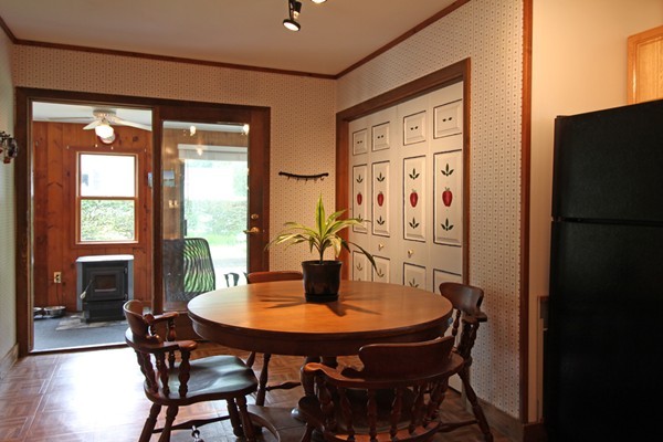 21 Mulpus Road Lunenburg, MA 01462 - Photo 3 of 24 a dining room with furniture and window