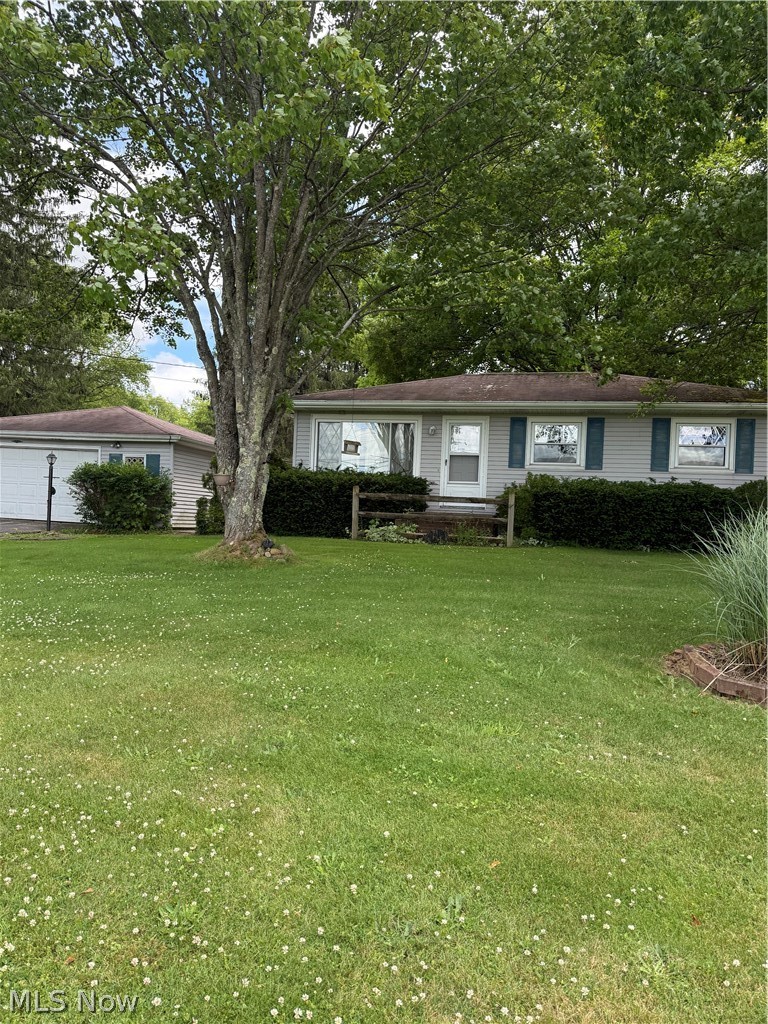 10993 Claridon Troy Road Chardon, OH 44024 - Photo 15 of 20 Ranch-style residence featuring light-colored siding and dark blue window shutters