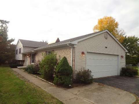 9401 White Lake Road Fenton, MI 48430 - Photo 2 of 19 20423037-1.JPG
