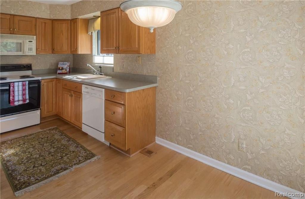 962 Wexford Way Rochester Hills, MI 48307 - Photo 7 of 28