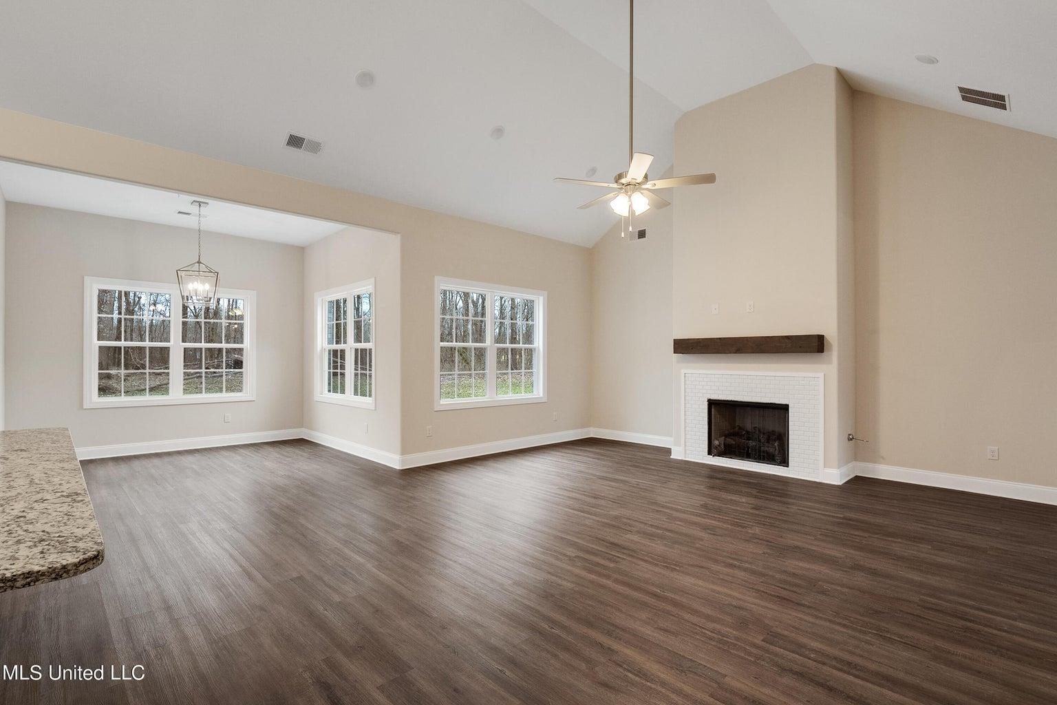 659 Centerline Roper Loop Byhalia, MS 38611 - Photo 5 of 9 Gallery Image 5