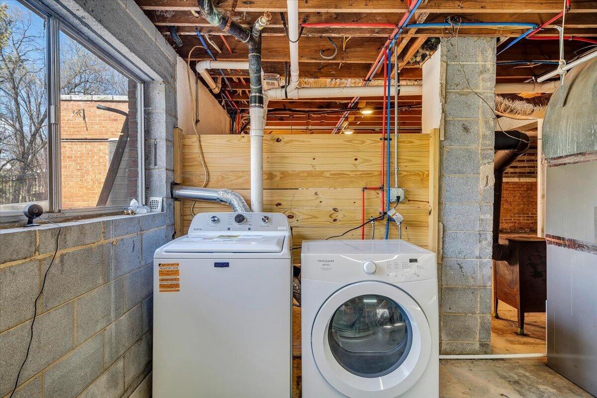 2129 Twelve Oclock Knob Road Salem, VA 24153 - Photo 36 of 48 a utility room with dryer and washer
