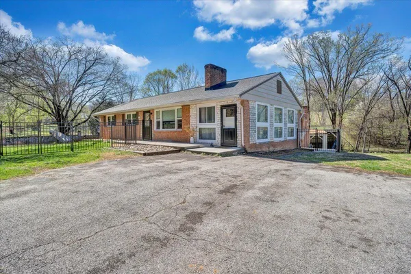 $272,000 | 2129 Twelve Oclock Knob Road, Salem, VA 24153