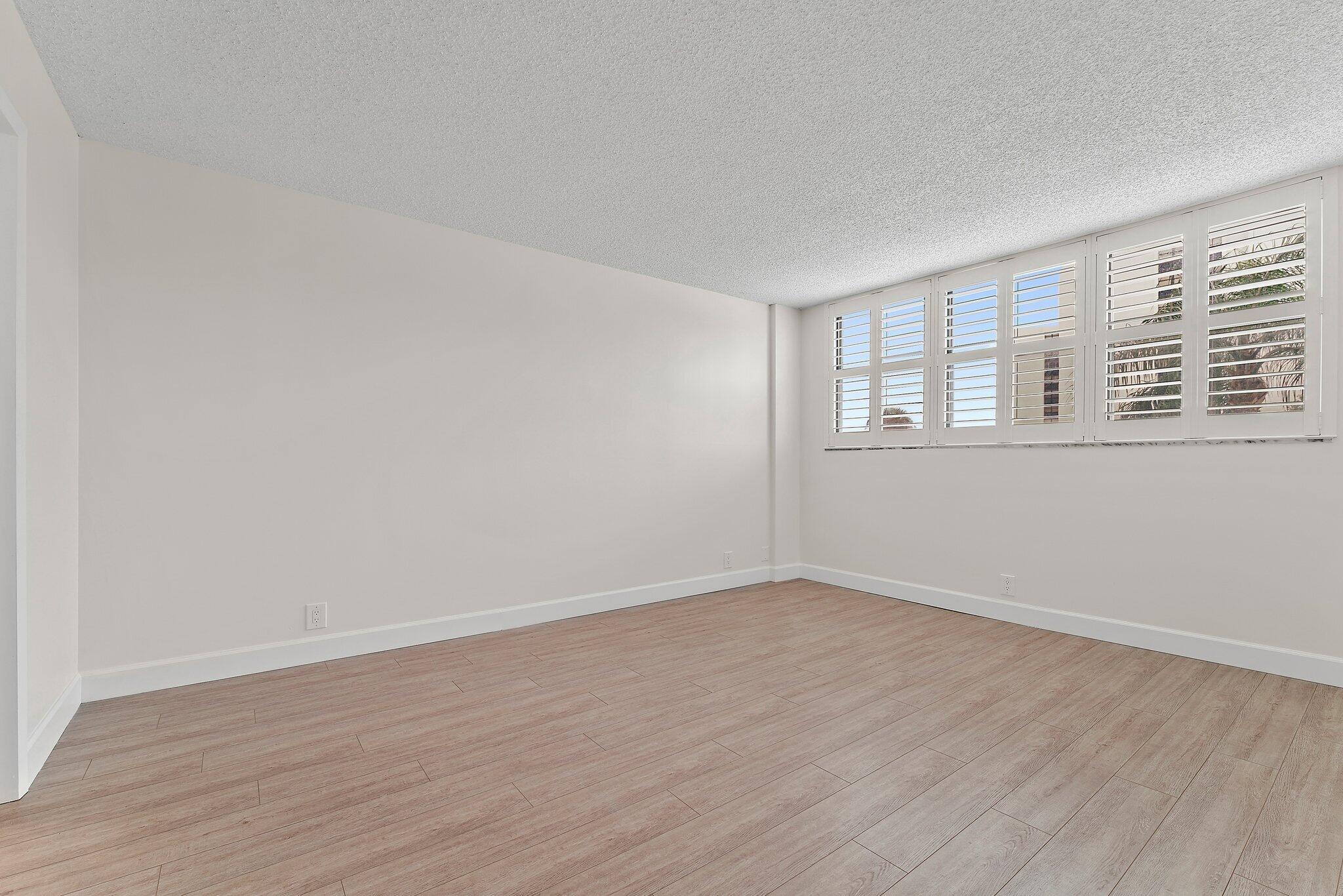 336 Golfview Road, Unit 306 North Palm Beach, FL 33408 - Photo 23 of 42 Primary Bedroom