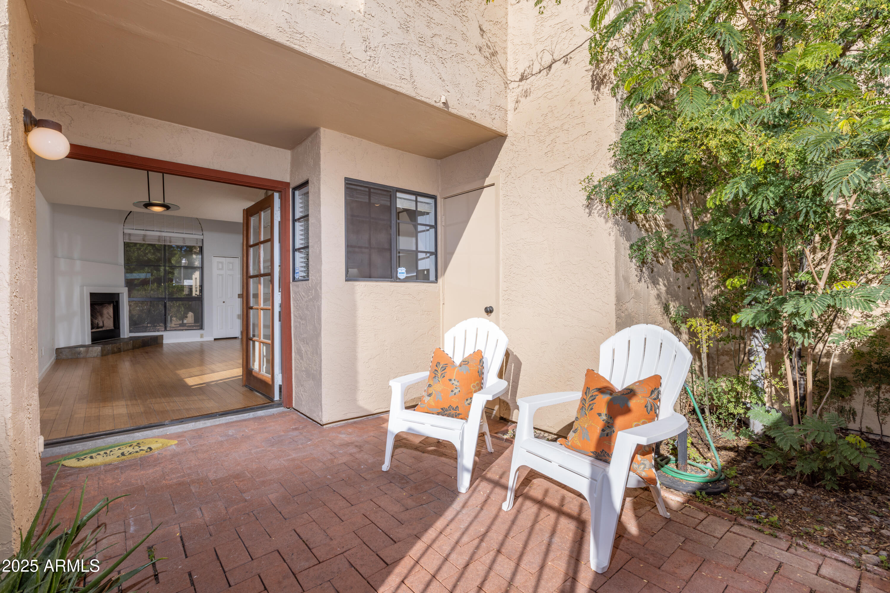 1025 East Highland Avenue, Unit 30 Phoenix, AZ 85014 - Photo 18 of 20 a view of a patio with table and chairs and potted plants