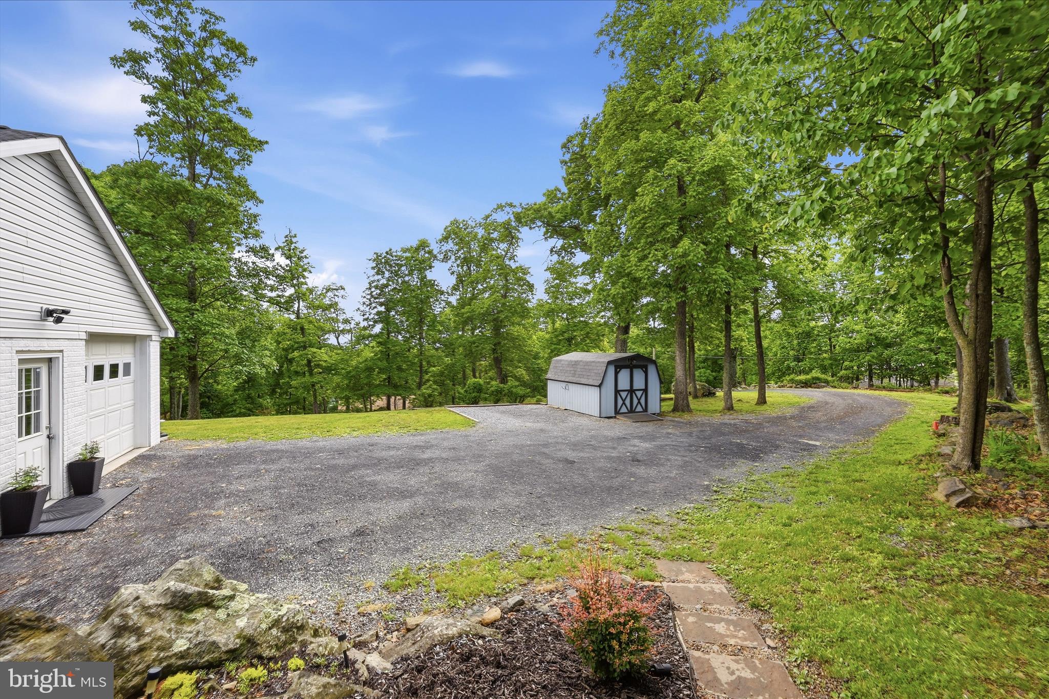 660 Salt Lick Road Front Royal, VA 22630 - Photo 9 of 78 Sideyard