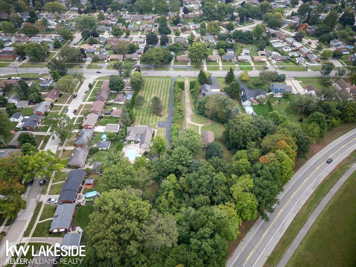 9047 Farmington Road Livonia, MI 48150 - Photo 39 of 54 50157253-98b23ec5-2b49-47ec-a606-a1ddbe9fcc01.JPG