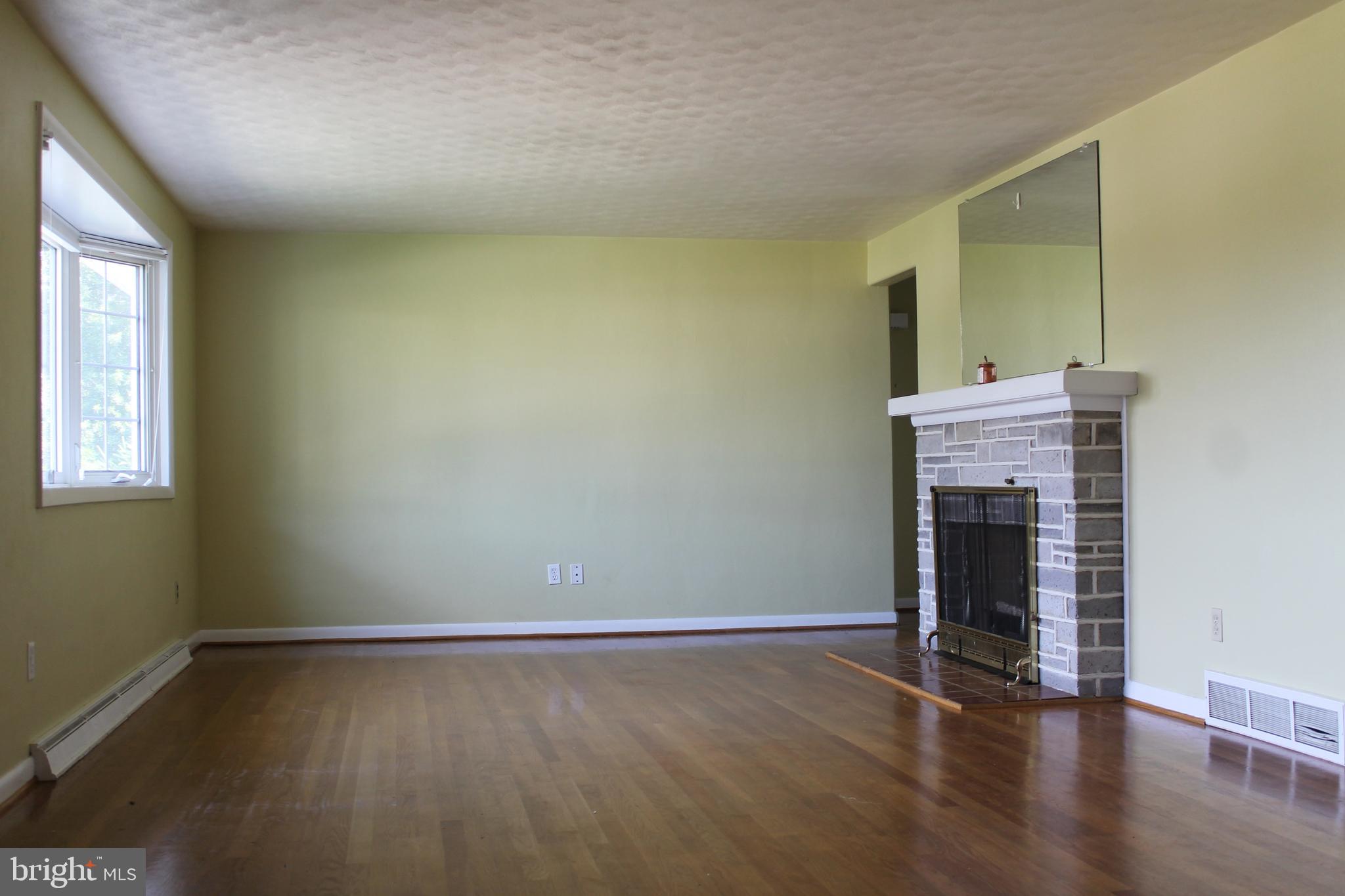 3035 Dundee Road York, PA 17406 - Photo 11 of 36 Gallery Image 11