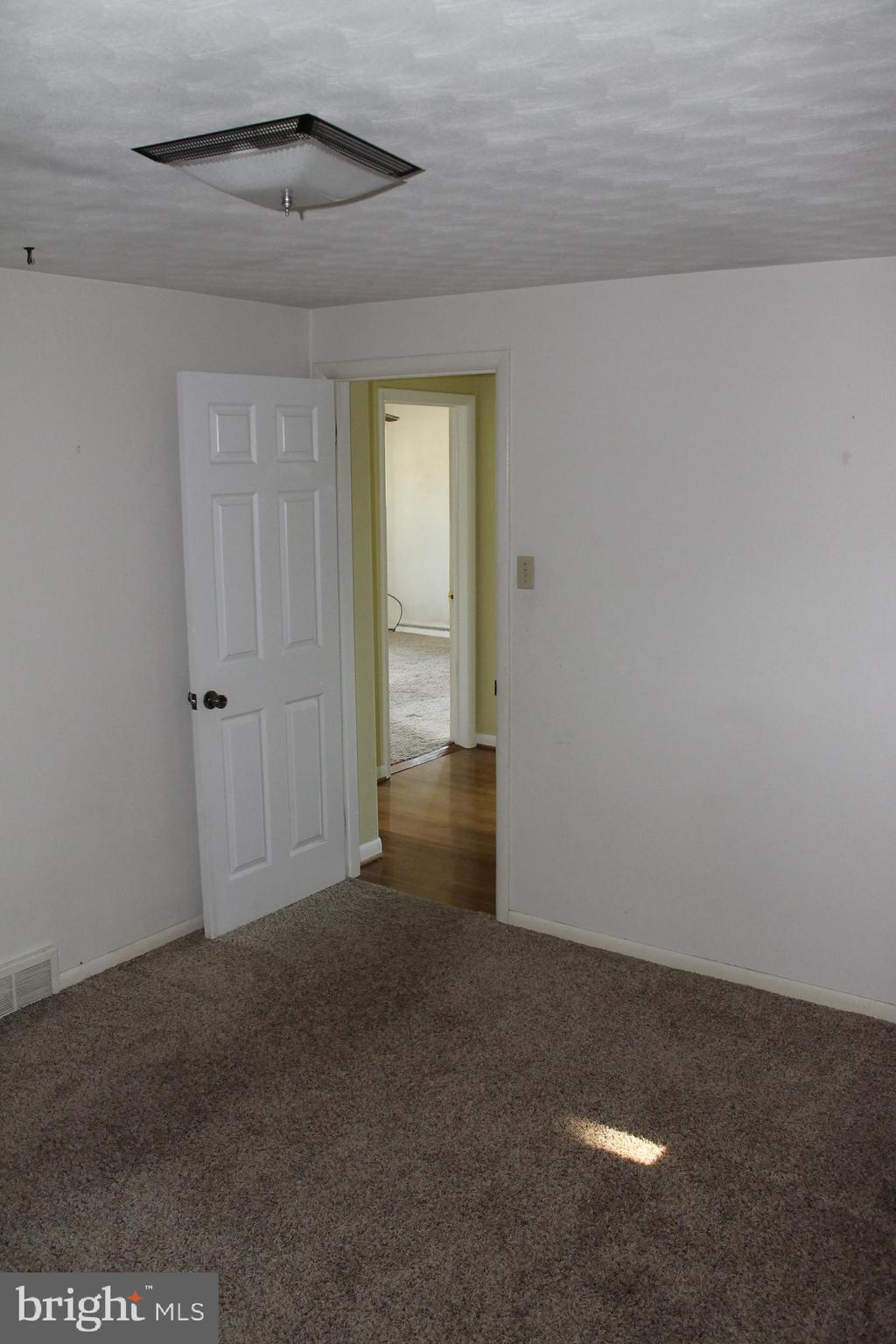 3035 Dundee Road York, PA 17406 - Photo 21 of 36 Gallery Image 21