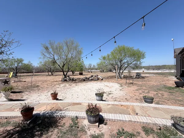 $420,000 | 152 County Roads 2667, Devine, TX 78016