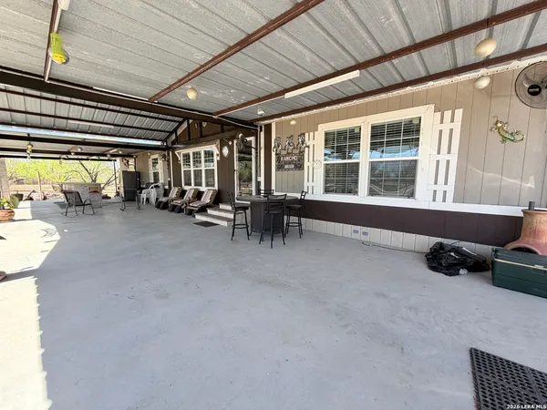 $420,000 | 152 County Roads 2667, Devine, TX 78016