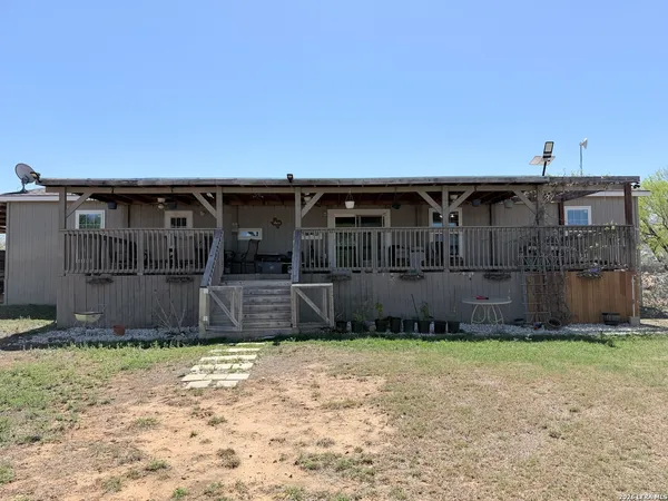 $420,000 | 152 County Roads 2667, Devine, TX 78016