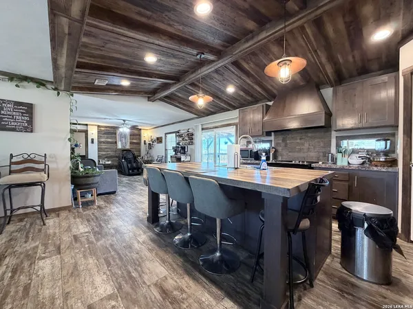 $420,000 | 152 County Roads 2667, Devine, TX 78016