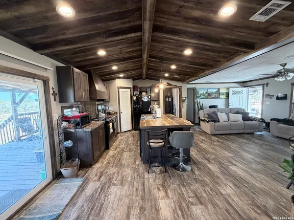 $420,000 | 152 County Roads 2667, Devine, TX 78016