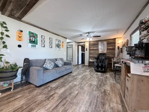 $420,000 | 152 County Roads 2667, Devine, TX 78016