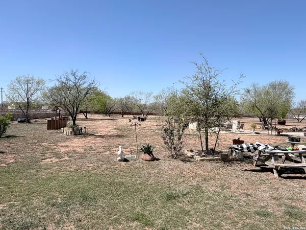 $420,000 | 152 County Roads 2667, Devine, TX 78016