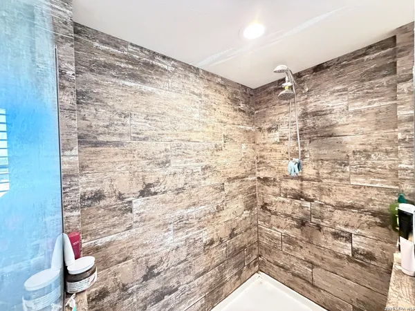 $420,000 | 152 County Roads 2667, Devine, TX 78016