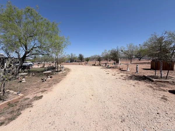 $420,000 | 152 County Roads 2667, Devine, TX 78016