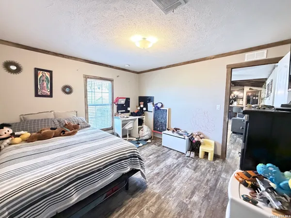 $420,000 | 152 County Roads 2667, Devine, TX 78016