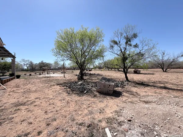 $420,000 | 152 County Roads 2667, Devine, TX 78016