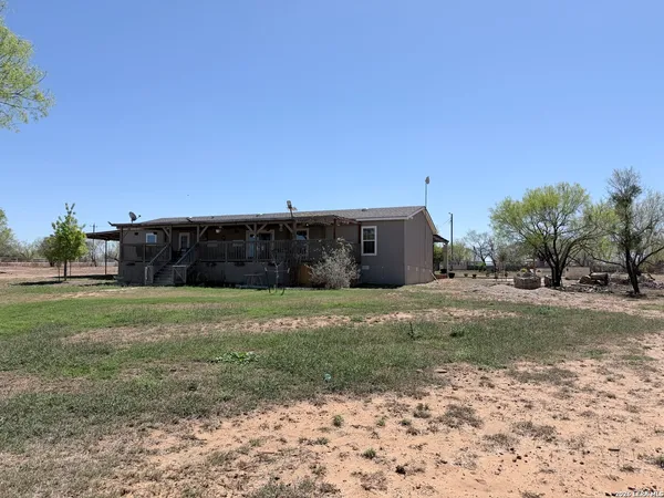 $420,000 | 152 County Roads 2667, Devine, TX 78016