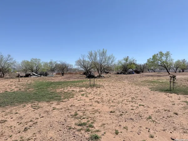 $420,000 | 152 County Roads 2667, Devine, TX 78016