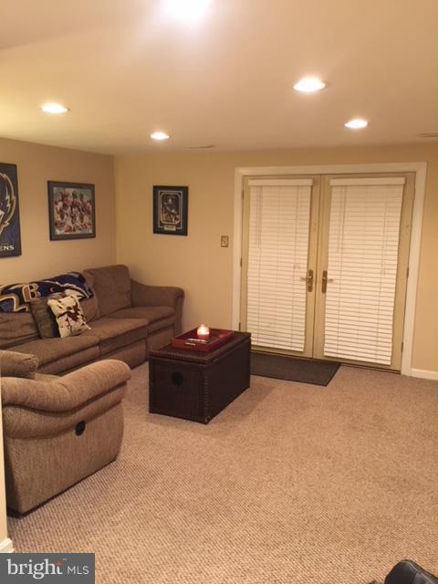1069 Downton Road Halethorpe, MD 21227 - Photo 18 of 21 Living Room