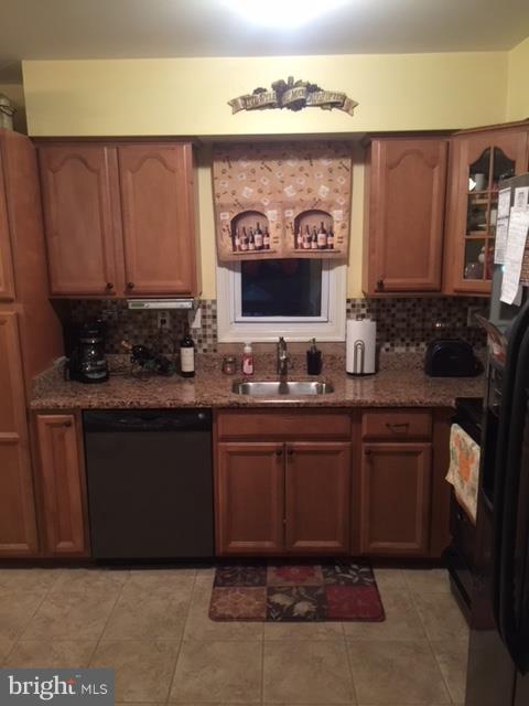 1069 Downton Road Halethorpe, MD 21227 - Photo 6 of 21 Kitchen