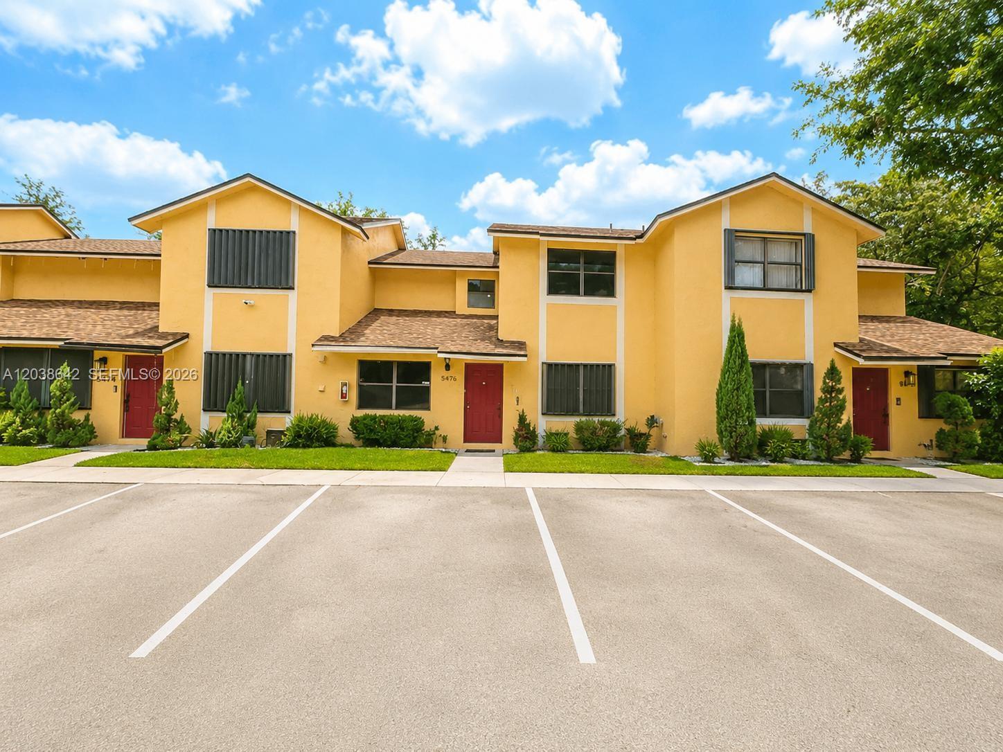 5476 Gate Lake Road, Unit 5476 Tamarac, FL 33319 - Photo 10 of 32