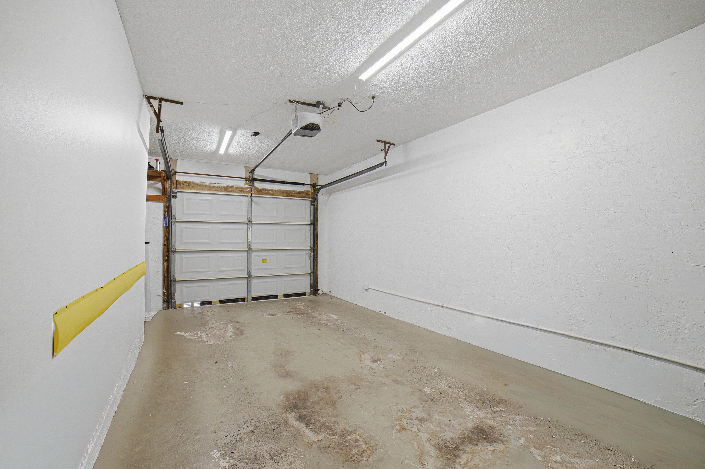 6024 Glendale Drive Boca Raton, FL 33433 - Photo 28 of 36 Garage