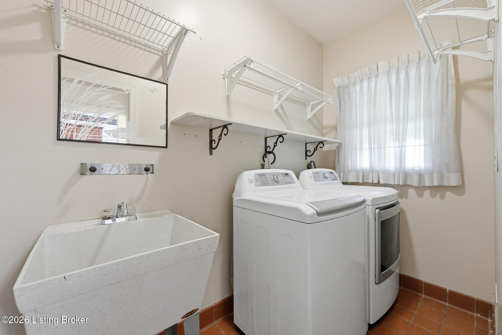 5523 Apache Road Louisville, KY 40207 - Photo 32 of 52 33-laundry L1
