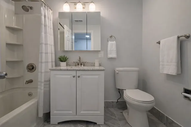 $1,900 | 224 East Rimini Court, Unit 1A, Palatine, IL 60067