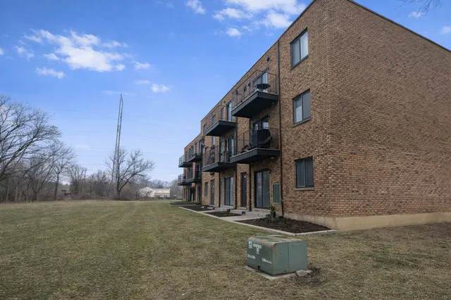 $1,900 | 224 East Rimini Court, Unit 1A, Palatine, IL 60067