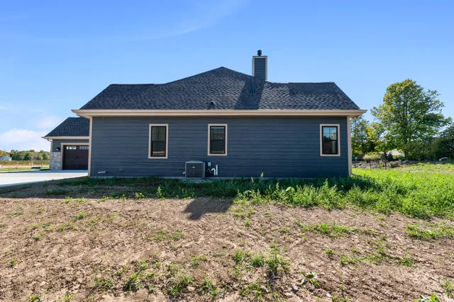 $724,900 | 325 Sandstone Street, Slinger, WI 53086