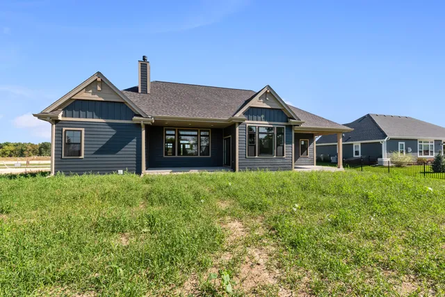 $724,900 | 325 Sandstone Street, Slinger, WI 53086