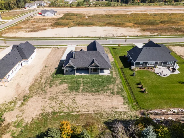 $724,900 | 325 Sandstone Street, Slinger, WI 53086