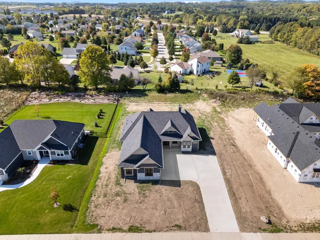 $724,900 | 325 Sandstone Street, Slinger, WI 53086