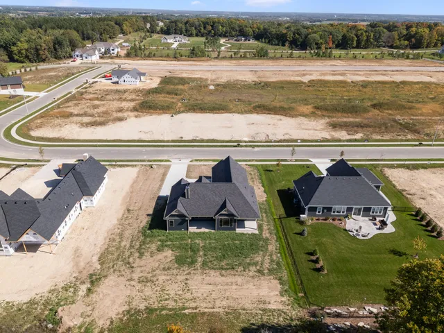 $724,900 | 325 Sandstone Street, Slinger, WI 53086