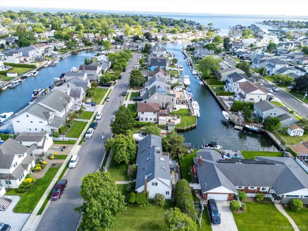$829,000 | 34 Seabreeze Road, Massapequa, NY 11758