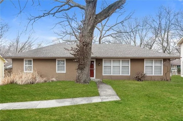 $2,110 | 5820 Northwest Aspen Lane, Kansas City, MO 64152