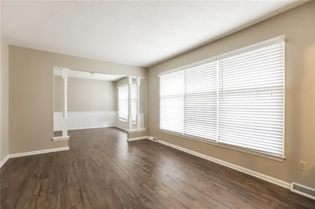 $2,110 | 5820 Northwest Aspen Lane, Kansas City, MO 64152