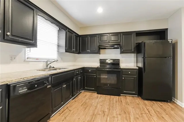 $2,110 | 5820 Northwest Aspen Lane, Kansas City, MO 64152