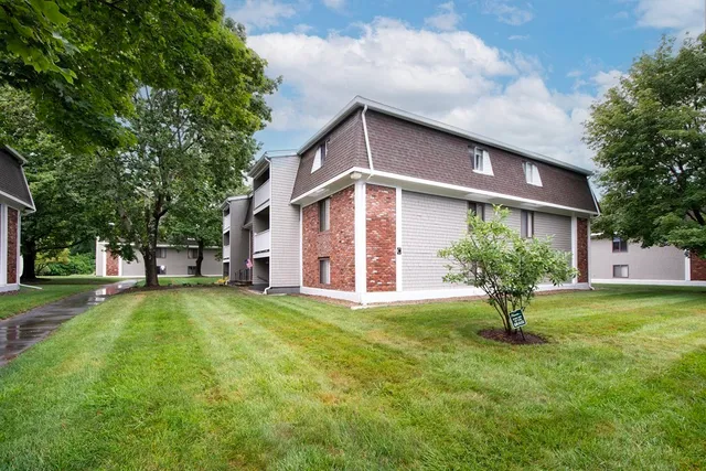 $319,900 | 220 Bedford Street, Unit 32, Bridgewater, MA 02324