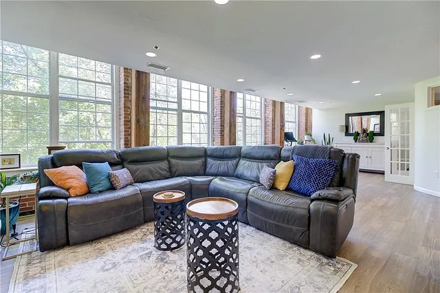 $2,000 | 2 School Street, Unit 236, Lincoln, RI 02802