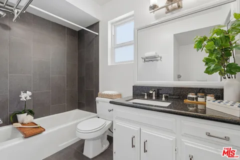 $749,000 | 1242 South Barrington Avenue, Unit 205, Los Angeles, CA 90025