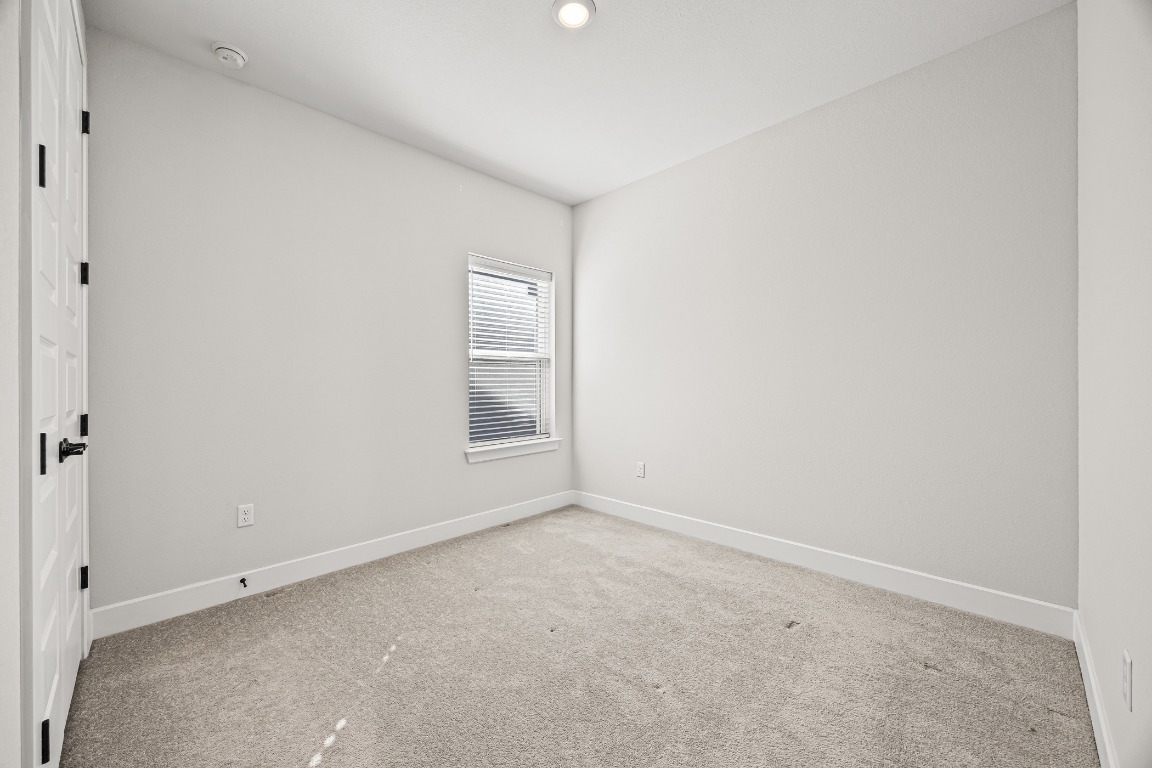 5806 Rangeland Road Austin, TX 78747 - Photo 24 of 33 an empty room with a empty space and window