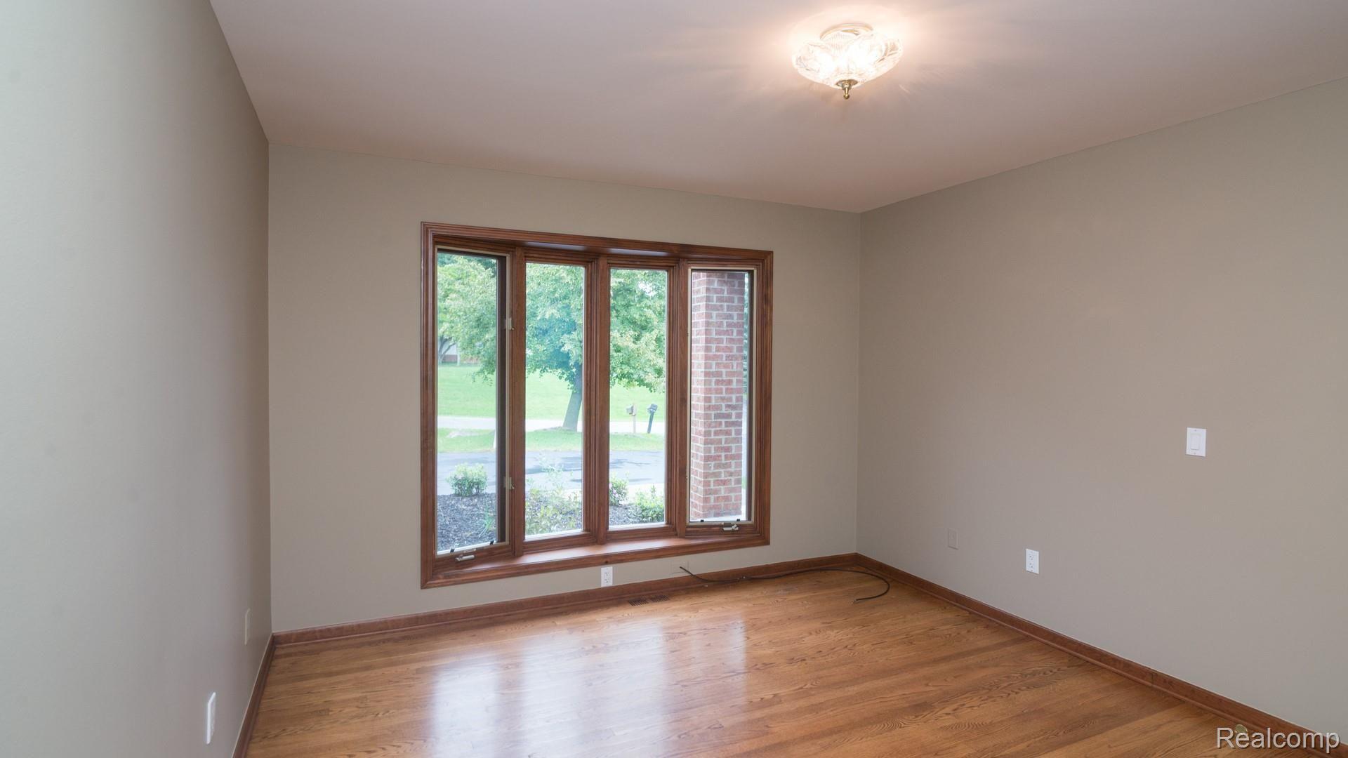 2632 Mcclintock Road Bloomfield Hills, MI 48302 - Photo 13 of 39 038__30.jpg