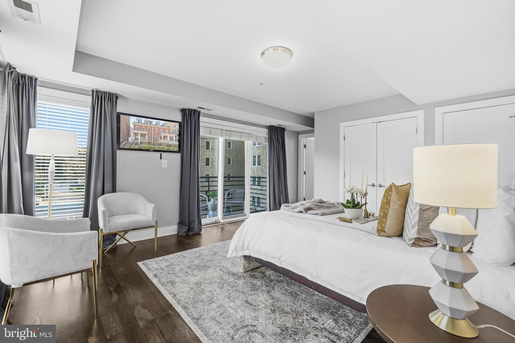 2012 Kalorama Road Northwest, Unit 8 Washington, DC 20009 - Photo 10 of 25 a bedroom with a bed and glass table