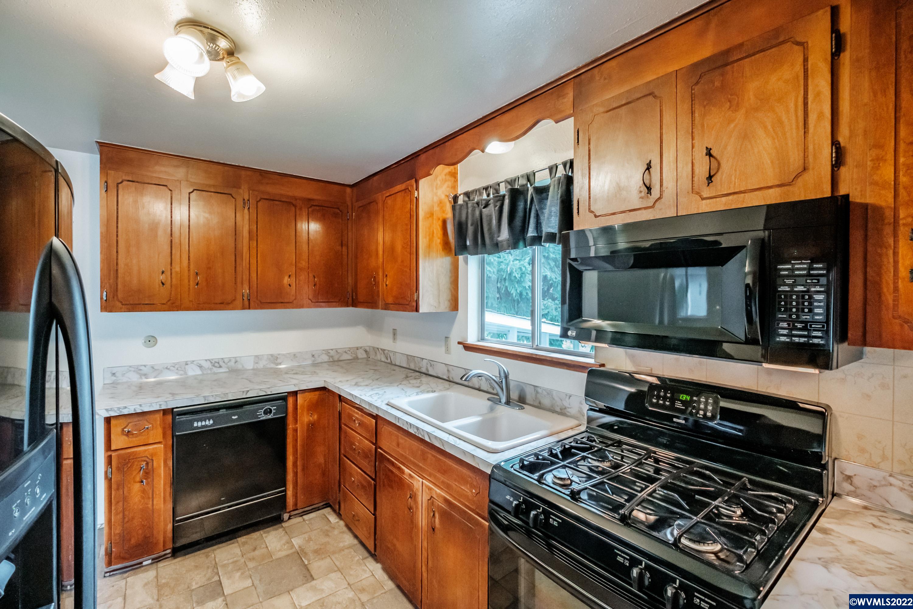 570 Walnut Street Lebanon, OR 97355 - Photo 10 of 41 Gallery Image 10