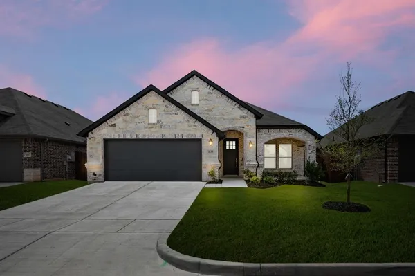 $379,999 | 1133 Avery Road, Granbury, TX 76049